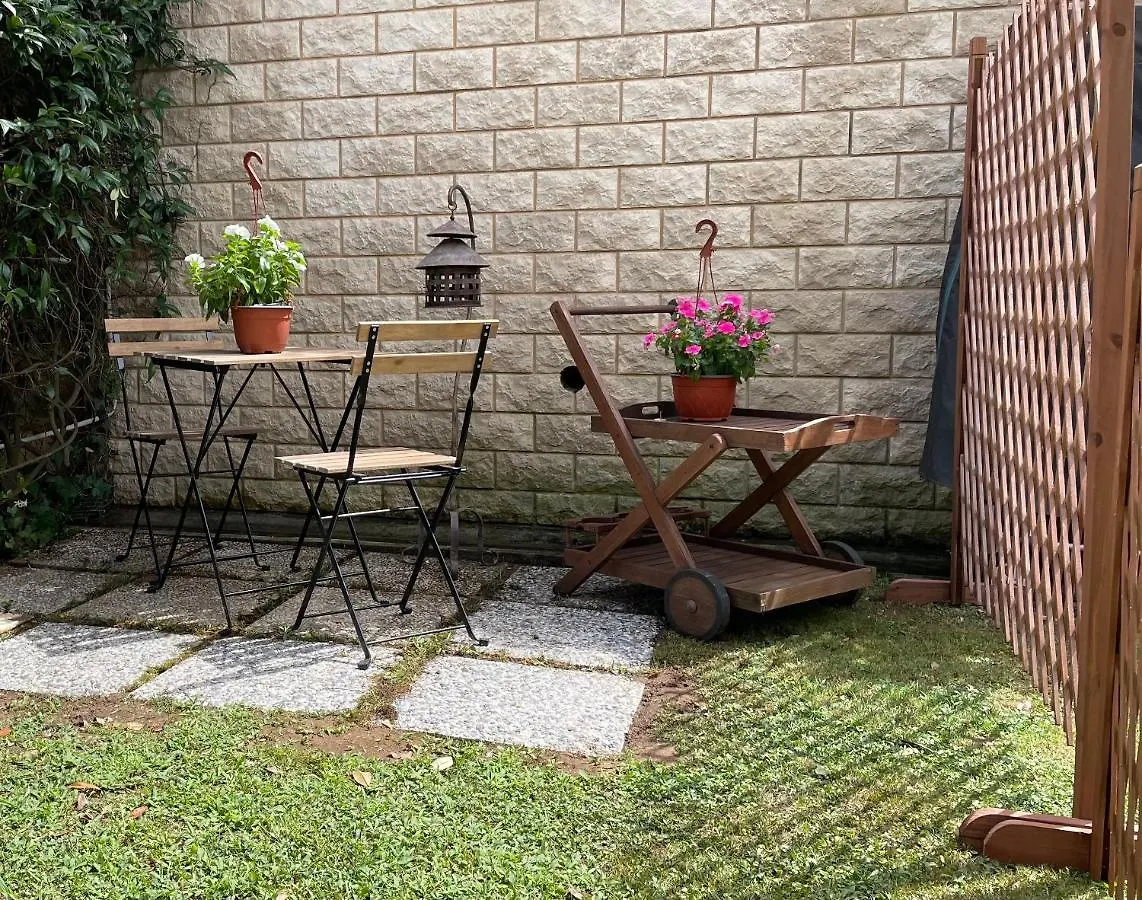 In&Out Apartment - Mostacciano, Eur Rome Italy
